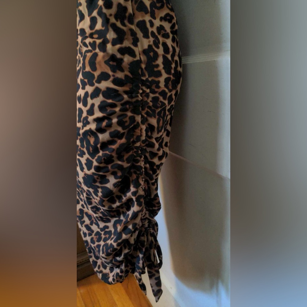 Super sexy chic leopard print asymmetrical dress 🐆 - Picture 7 of 12